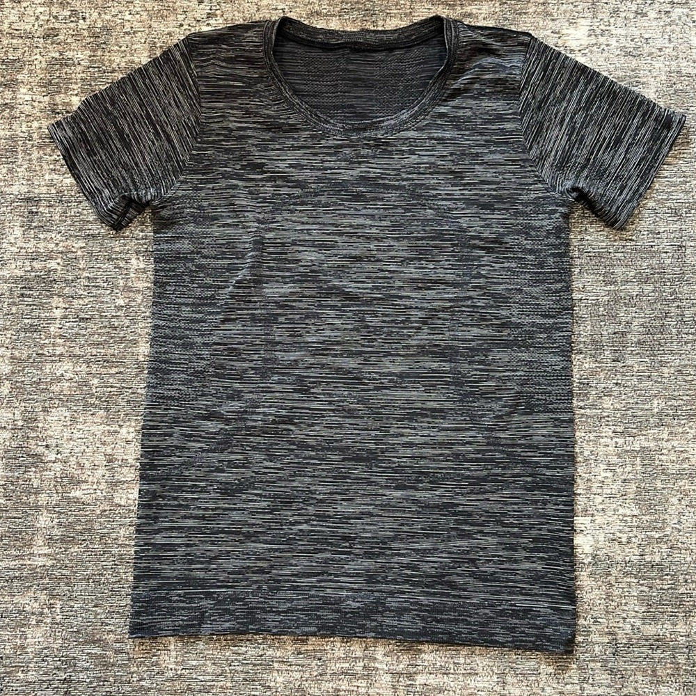 Lululemon swiftly tech short sleeve t-shirt - Size 4